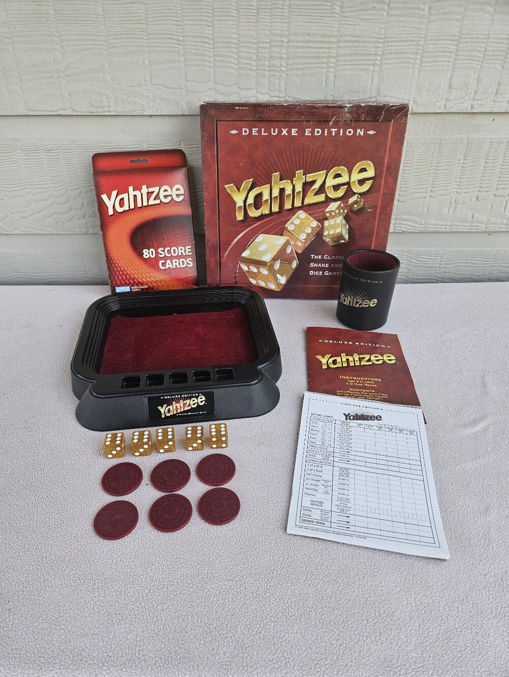 Yahtzee Deluxe Edition Dice VTG 1997 Milton Bradley Board Game Tray Gold Dice